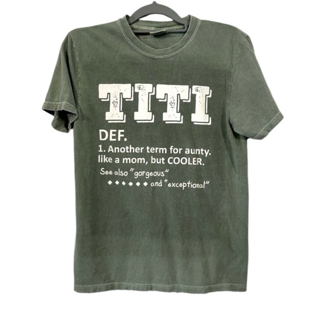 Titi Auntie T-shirt Size Small